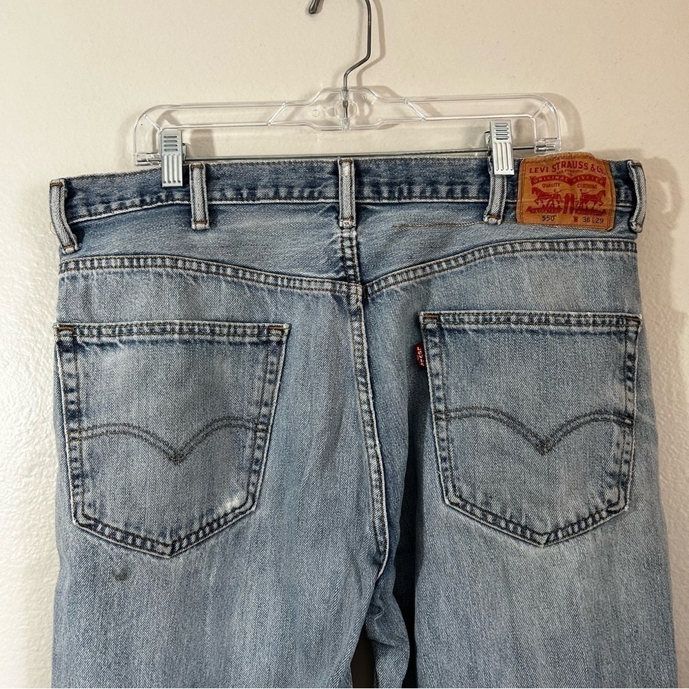 Levi’s 550 Straight Leg Size 36X27 100% Cotton Has Distressing Hem 27” Inseam - Picture 6 of 12